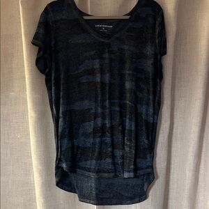 Lucky Brand Women's Navy and Black V-Neck Camo Tee